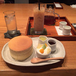 カフェサロンソンジン - ホットケーキ生クリーム添え+アイスティ