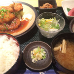 Sakana To Sousaku Ryouri Dan - 日替わり定食。和風おろしハンバーグとアジフライ。