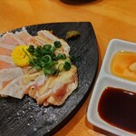 さけみ - 薩摩赤鶏たたき　2種盛り合わせ　1380円 　コレも美味しい(*^^*)