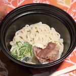 鶴橋七福亭 - ちくわ天カレーうどんのうどんと肉、ネギ