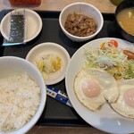 松屋 - 料理写真:ソーセージエッグＷ定食(ミニ牛皿)！