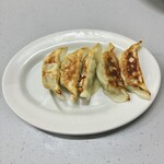九州ラーメン友理 - ギョーザ　450円