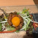 常陸之國 もんどころ - ローストビーフのユッケサラダ