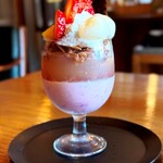 おかしのとこち - いちごプリンと台湾パイナップルのパフェ