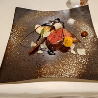 Wakana ～和奏～ - ▷肉メイン
                    ◯三重県産 熊野牛ランプのロティ 金柑のソース
                    熊野牛のランプに
                    イタリア産のサマートリュフがたっぷりと削られ
                    シロップ煮にされた金柑
                    京都産山椒味噌
                    高知県産の味わい深い塩が添えられてる