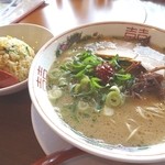 ラーメン虎と龍 - 焼豚半チャーハンセット(820円)