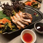 韓国創作料理 Hyeongyeon - 超クリスピーサムギョプサル