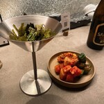 韓国創作料理 Hyeongyeon - お通しの海苔と、キムチ