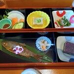 まごめや - 料理写真:アマゴの煮付けなど二段重