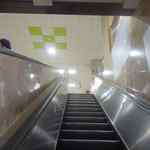 天ぷらのひらお - スイスイSuicaのごとくエスカレーターを登りきり