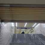 天ぷらのひらお - 6番出口看板からは階段を登り