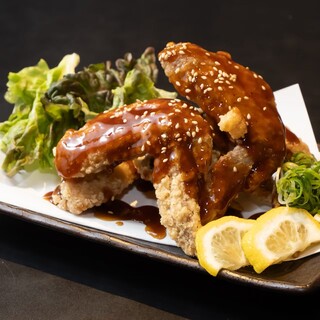 秘伝の甘辛タレがクセになる自慢の「手羽先あげ」