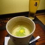 かっぽう寿 - 蛤だけの出汁を使い 三つ葉の茎をのせて軽い香りで仕上げています