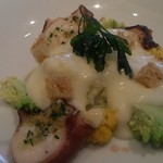 レストラン サンパウ - 蛸とブロッコリーのカリフラワームースソース添え