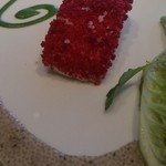 レストラン サンパウ - 鰆は、ビーツのドレス セージとロメインレタスのソース