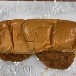 青木屋 - メンチパン 380円（税込）