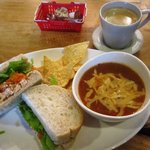 オレンジ カウンティ Cafe - 天然酵母パン サンドウィッチ（チキンサラダ）・飲み物 1,000円