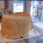 かえる食堂 - ガラスケースの中のシフォン