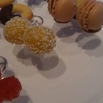 レストラン サンパウ - 小菓子たちは、可愛らしくて、楽しい！