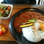 ユニフル コーヒー ボックス - キーマカレー850円（ドリンクセットにすると－300円）