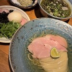 金沢濃厚煮干豚骨 伊乃心 - 