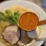 厚木本丸亭 - なんたって、まったく濁りなくクリアでマイルドなスープが、とても好み！
インパクトは感じるけど、尖ってないのよね。
丼を抱えて、完飲です(^^)