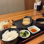 和食れすとらん天狗 - 若鶏の唐揚げと焼き餃子のセット