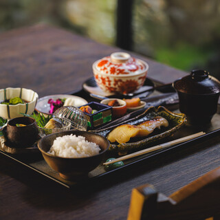 京都一の傳が考える京都の心を、一膳の御膳に込めて。