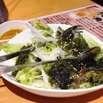 大衆炭火焼肉ジンギスカン ホルモン酒場 風土. - チョレギサラダ