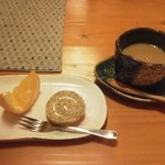 ゆのはな - デザートとコーヒー（この日はサワーポメロのゼリーとほうじ茶ロールケーキ）