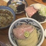 金沢濃厚煮干豚骨 伊乃心 - 