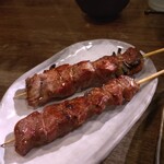 炭火やきとり とさか - タン(塩 150円)、かしら(塩 150円)