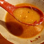 ベトコンラーメン 三條 - 味噌は数種類の味噌をミックスされているみたいな
味噌の風味の良さと深み感ある味わい

豆味噌の粒も見えてる♪