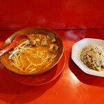 ベトコンラーメン 三條 - 後から提供された

●ニンチャン　550円

合計　1,700円　を注文してみた

食べたことのないベトコンラーメンを頼んだほうが良かったな
と後悔したけれど

もう炒め始めていたので、変更を諦めた