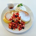 The Olive Cafe - 贅沢いちごの春うららパンケーキ
