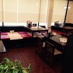 川龍 - 中華料理屋さんだけど、ベタベタしない清潔な店内。スタッフが必死にお掃除してます！