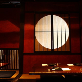 Private and semi-private rooms with sunken kotatsu that can be used in a variety of situations