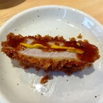 とんかつ神楽坂さくら - からし+甘口ソース