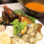 Ravian Ro-Zu - オマール海老を丸ごと使った豪華なブイヤベース鍋。海老の味噌が溶け込んだスープにパスタorライス付き♪