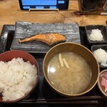 しんぱち食堂 - 料理写真:朝ジャケ定食　600円（+税）