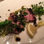 エノテカ パージナ - マンガリッツァ豚のロースト、田芹と葉牛蒡、スナップエンドウのサラダ添え