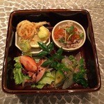 エノテカ パージナ - 前菜は和風の器に４種盛で出されます、お箸でいただくイタリアン