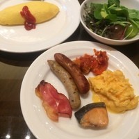 ダイニング 流 - モーニングビュッフェ★
                オムレツはきれいな形と表面！味はないので自分で塩を振ります。
                このサービスは嬉しいですね！
                
                
                
                サラダはベビーリーフや赤水菜などオシャレな野菜たち！カラフルトマトもいいですね。
                ドレッシングもハーブ味とこれまたオシャレ！