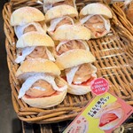 ブーランジェリー カワ - 桜と苺のお餅モンブラン　陳列