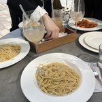 grigio la tavola - 