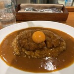 カレー専門店 白銀亭  - ヒレ豚かつカレー生卵トッピング