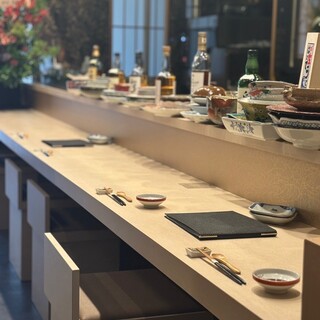 出張やサシでのビジネス会食に。大将のお任せと日本酒を静かに愉しむ特等席。