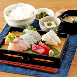 素材の鮮度を活かした贅沢定食をご用意！