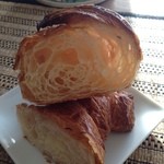 2015年1月：クロワッサン(\300)の断面。すっごく美味しかったです！