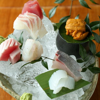 近海の地魚を使用した目にも鮮やかな逸品